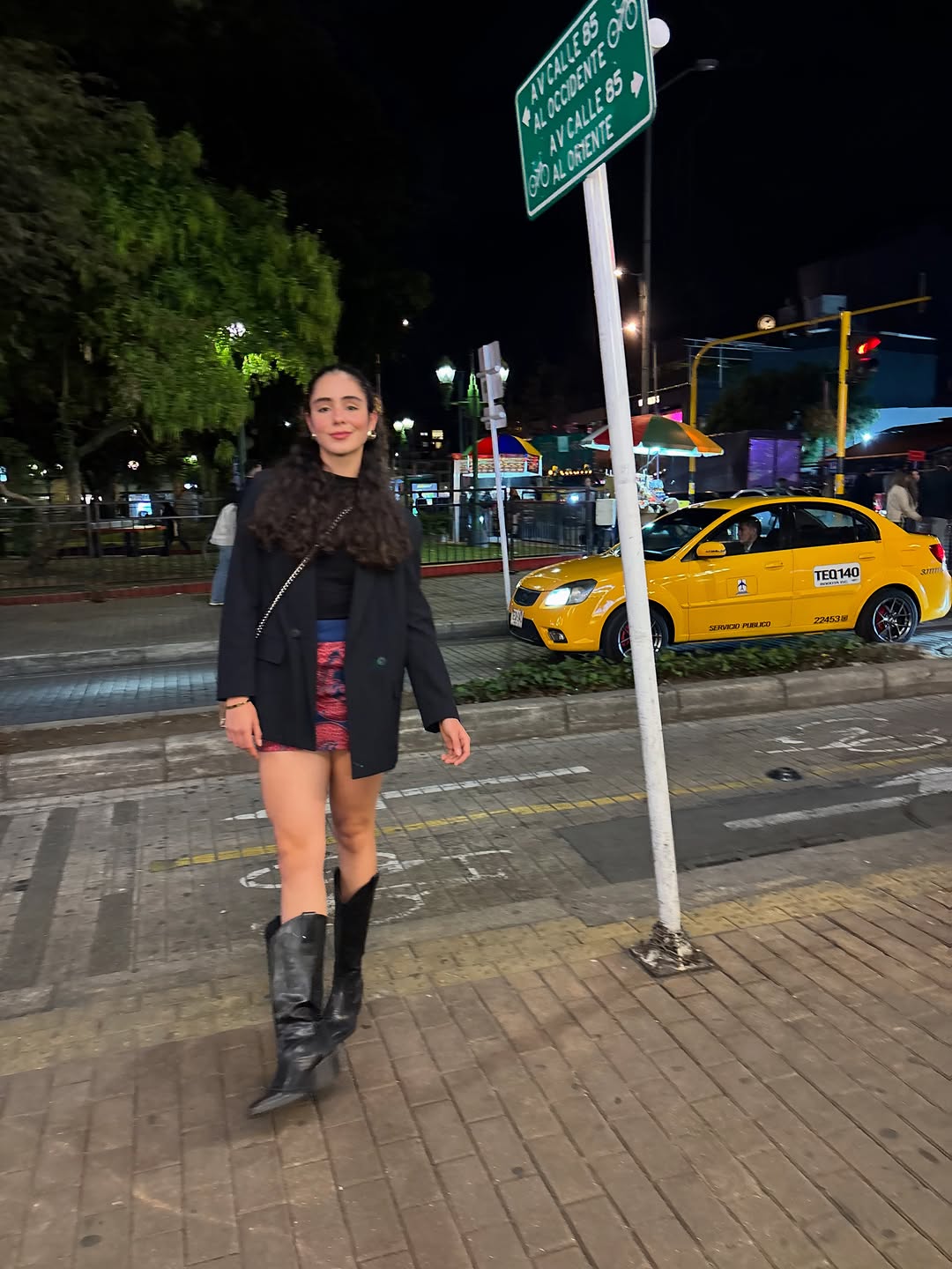 Un night out muy cool😮💨
Btw: los sándwiches de la lucha 20/10 y si piden el de lomito 🤌🏼✨pero los churrossss bofff no se quedan atrásss
#bogota #nighout #outfitinspo